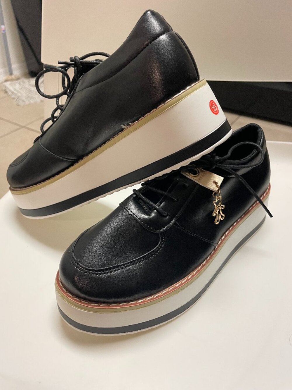 classic sports shoes for women round toe comfortable for walking size 8 black